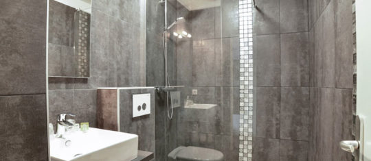 Découvrez toutes les étapes essentielles de l’installation d’un pare-douche. Découvrez également les divers avantages que vous pouvez en tirer.