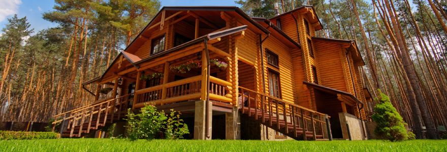 Chalet en bois à la montagne